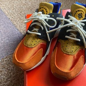 Hiarache Womens 7.5  BRAND NEW NEVER WORN